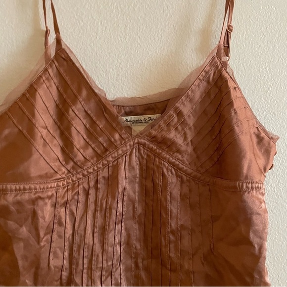 Abercrombie and Fitch rose red silk Y2K tank top with lace detailing - Picture 3 of 7